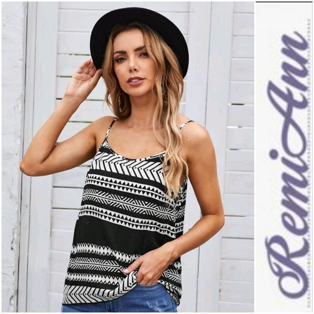 🌼Geo Print Cami Top - Picture 2 of 7